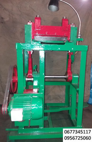 Электромеханическая гильотина  , гильотина, рубка, гибка, обрезка металла обработка , гильотина для рубки листового металла, гильотина снабжена фиксирующим механизмом, гильетина, гилетина  , жесткая станина конструкция электродвигатель,пускатель. Управление ножное, свободные руки,Гильотинная резка самый быстрый и самый простой способ раскроя листового металла. 